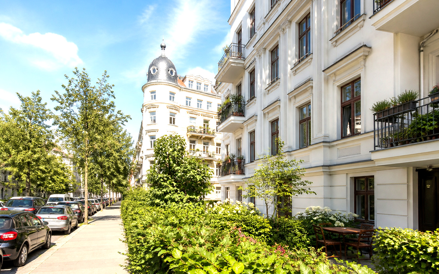 Eigentum aus Österreich als helles Symbolbild für ich-liebe-berlin.com
